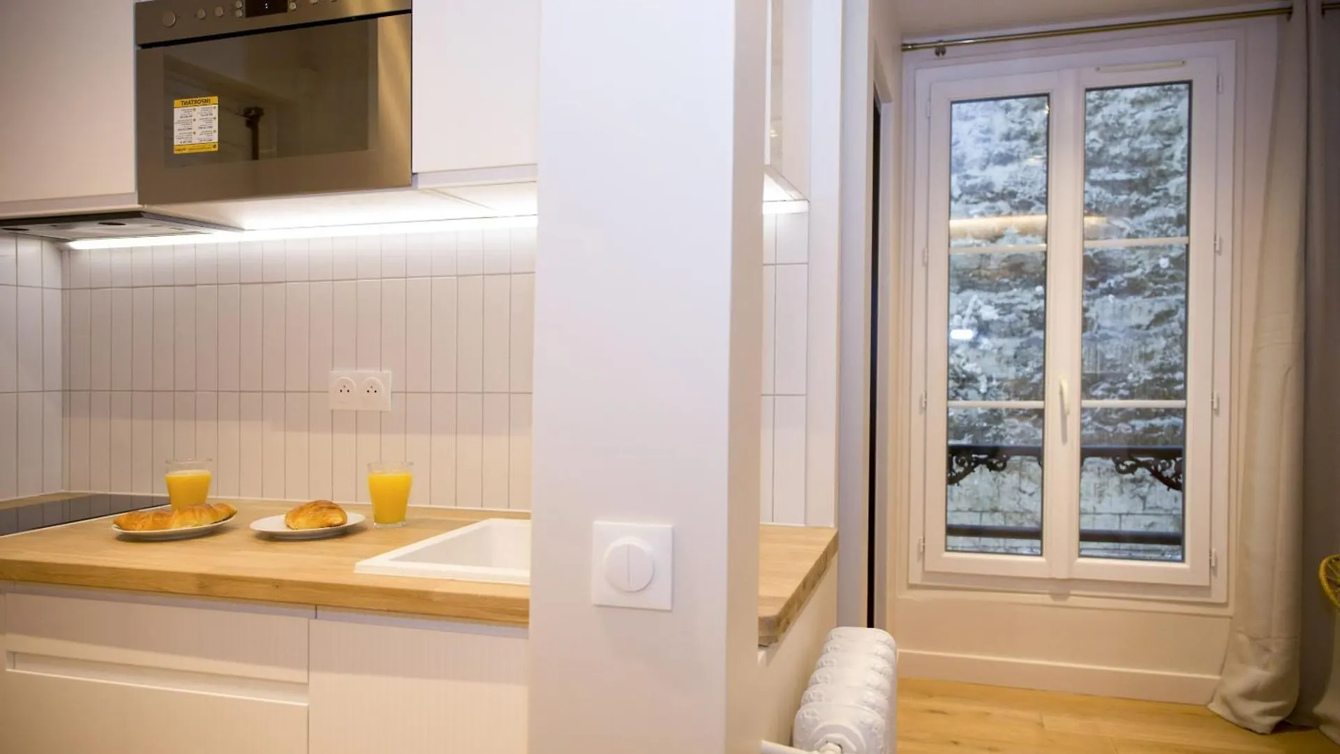 Studio Fonctionnel Et Moderne Place Clichy - 2P Paris France