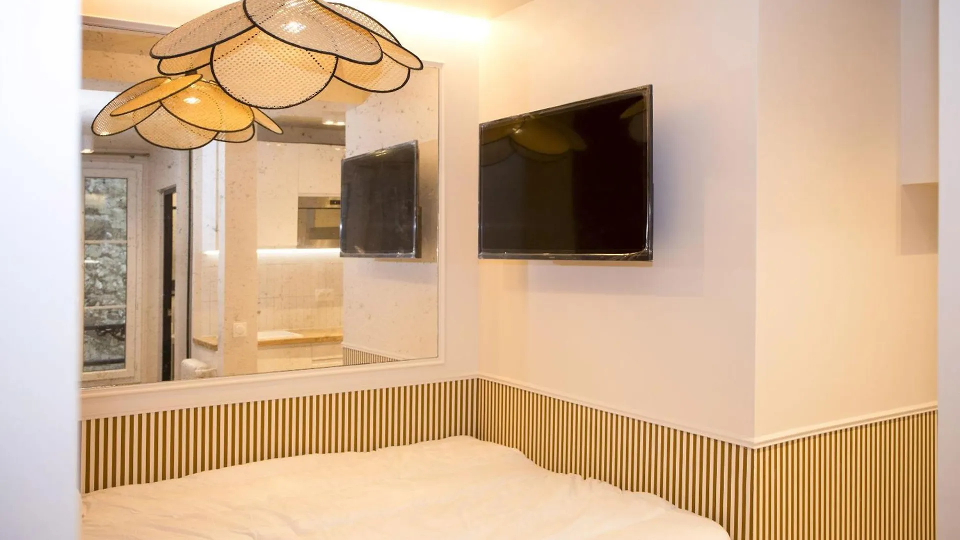 Studio Fonctionnel Et Moderne Place Clichy - 2P Paris 0*,  France